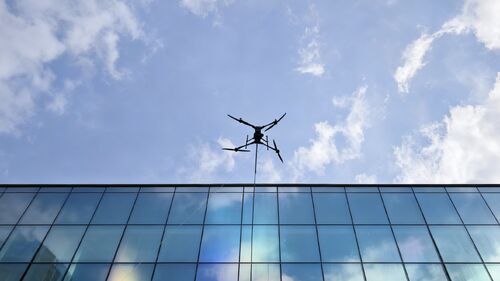 آخرین اخبار شرکت در مورد توانمندسازی فناوری، ساخت ارتفاعات جدید در ایمنی: داده‌های MYUAV به DJI M400 کمک می‌کند تا تمیزکاری در ارتفاع بالا را فعال کند.